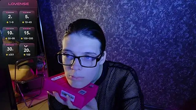 Snapshot of KIKI_Krash chatting on July 2026 10:24:01 AM KIKI Krash online show from July 2026 10:24:01 AM