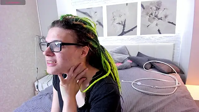 KIKI Krash online show from September 2025 03:01:02 PM