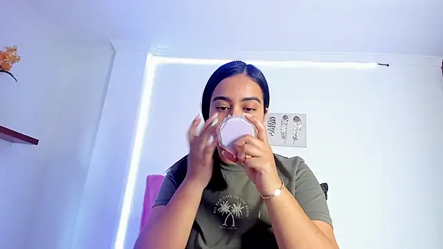 anniesweet- online show from April 2026 01:18:01 PM