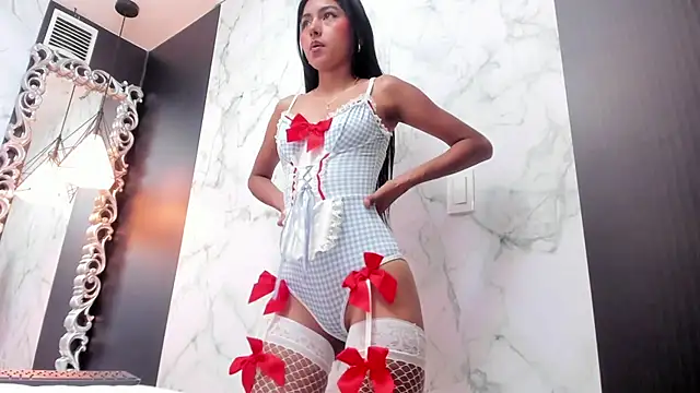 Snapshot of Emmy_Cute18 chatting on October 2025 10:23:02 AM Emmy Cute18 online show from October 2025 10:23:02 AM