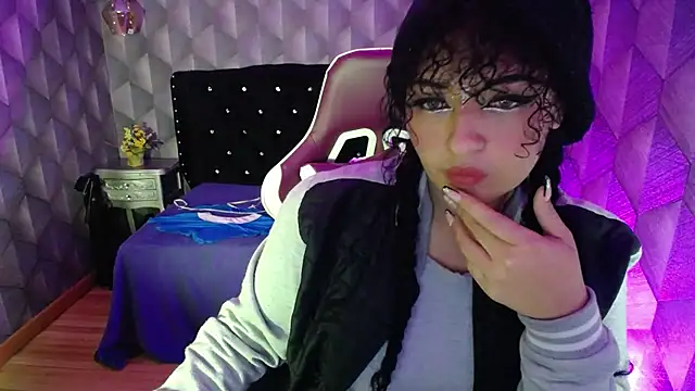 Sofiacowperx online show from February 2025 01:11:01 PM