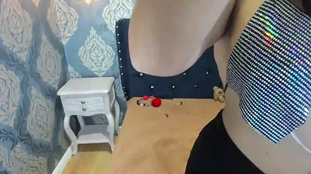 Sofiacowperx online show from September 2025 01:13:01 PM