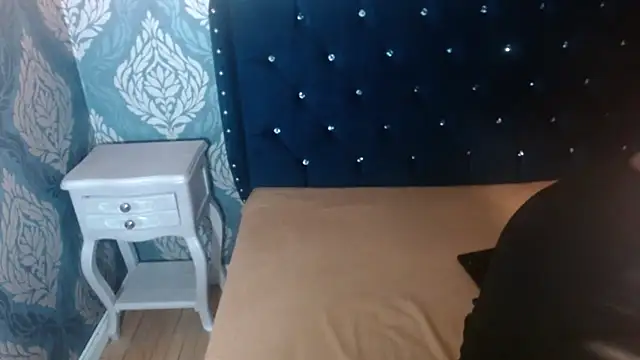 Sofiacowperx online show from November 2025 06:55:01 PM