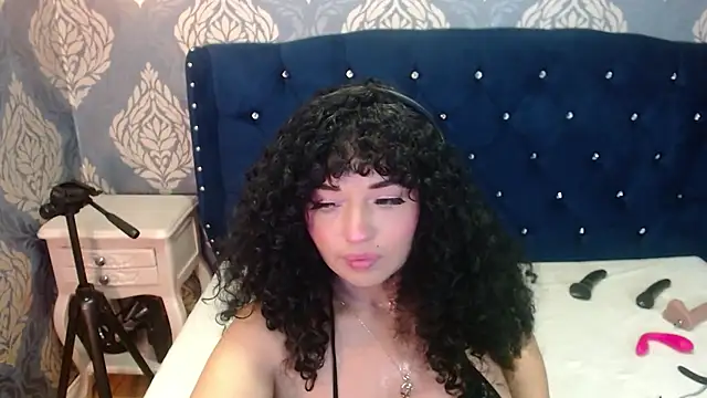 Snapshot of Sofiacowperx chatting on May 2026 01:19:01 PM Sofiacowperx online show from May 2026 01:19:01 PM
