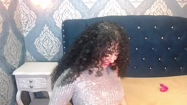 Sofiacowperx online show from November 2025 06:33:01 PM