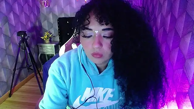 Sofiacowperx online show from February 2025 05:59:01 AM
