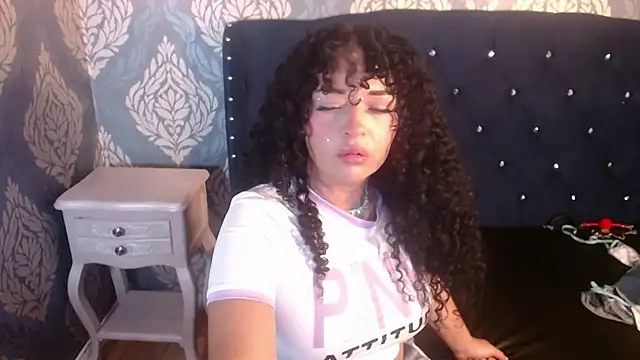 Sofiacowperx online show from November 2025 01:37:01 PM