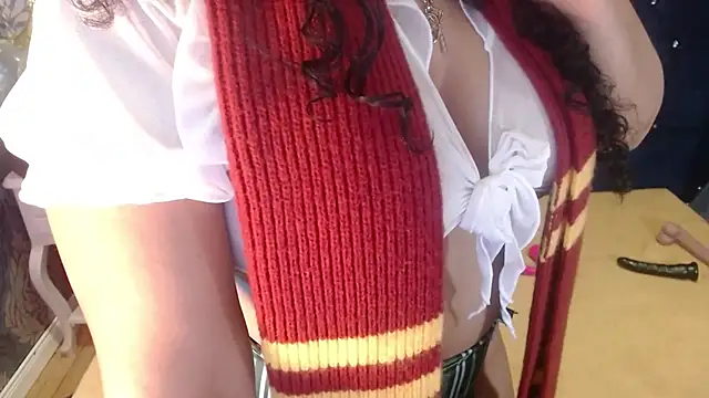 Sofiacowperx online show from April 2026 01:15:01 PM