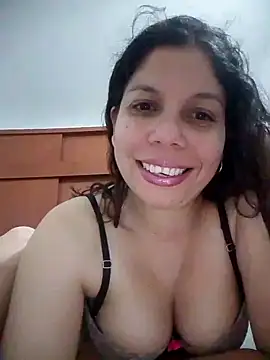 Snapshot of Carliina_Soussa chatting on March 2025 10:08:01 PM Carliina Soussa online show from March 2025 10:08:01 PM