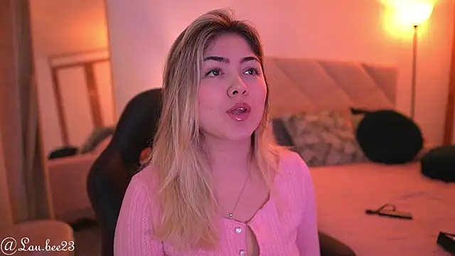 Snapshot of Lau_Bee chatting on September 2025 06:22:01 PM Lau Bee online show from September 2025 06:22:01 PM