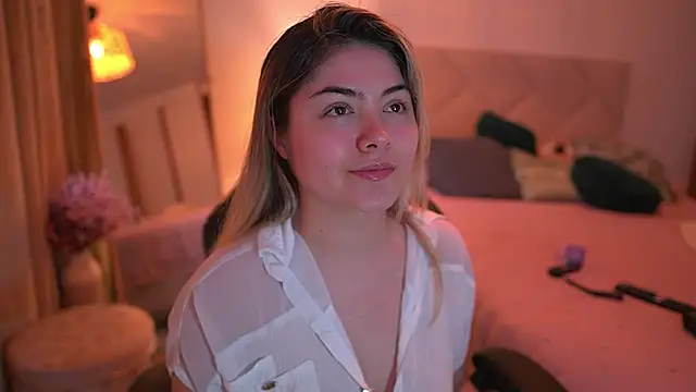 Snapshot of Lau_Bee chatting on October 2025 06:40:01 PM Lau Bee online show from October 2025 06:40:01 PM