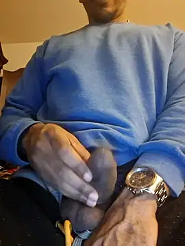 bigboytoy912 online show from April 2026 01:42:02 AM