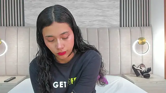 Snapshot of laura_smith33 chatting on October 2025 03:02:01 PM laura smith33 online show from October 2025 03:02:01 PM