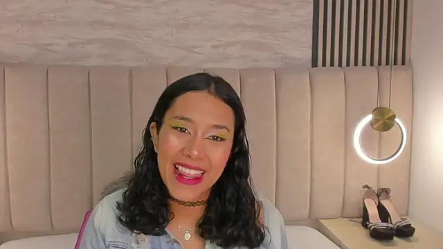 Snapshot of laura_smith33 chatting on October 2025 03:00:01 PM laura smith33 online show from October 2025 03:00:01 PM