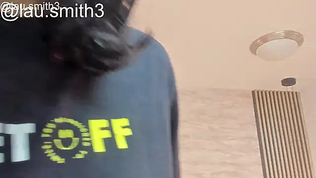 Snapshot of laura_smith33 chatting on November 2025 02:32:02 PM laura smith33 online show from November 2025 02:32:02 PM