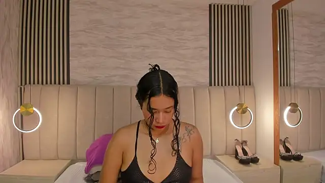 Snapshot of laura_smith33 chatting on October 2025 02:38:02 PM laura smith33 online show from October 2025 02:38:02 PM