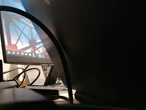 steelwings1976 online show from December 2025 11:10:01 PM