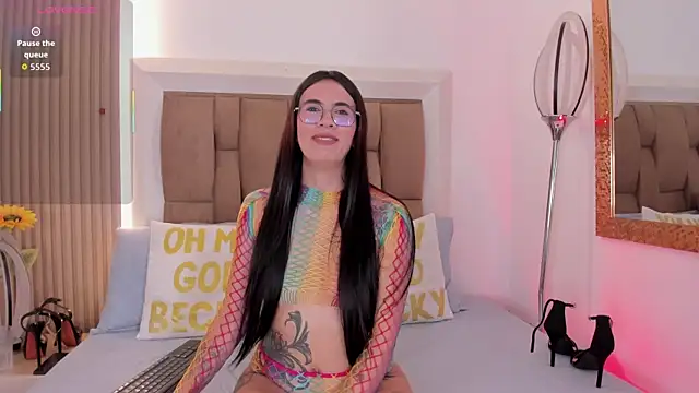 Clarisse28 online show from May 2026 07:00:02 PM