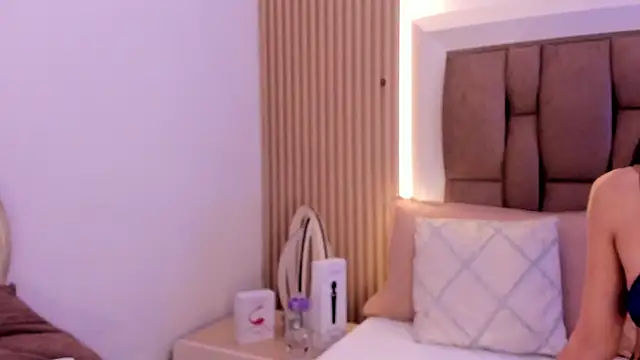 Clarisse28 online show from November 2025 07:14:01 PM