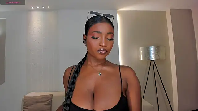 SavannahStorm online show from November 2025 07:17:01 PM