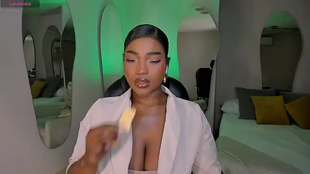 SavannahStorm online show from April 2026 12:34:01 PM