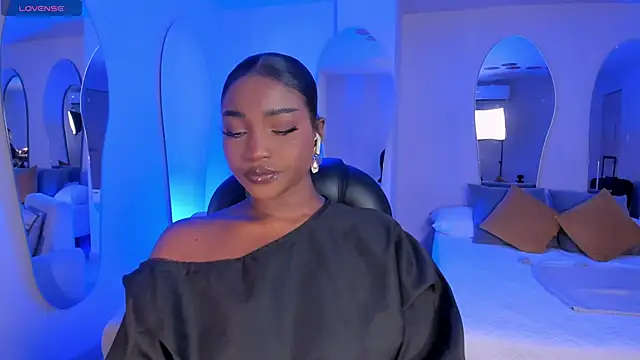 SavannahStorm online show from April 2026 01:01:02 PM