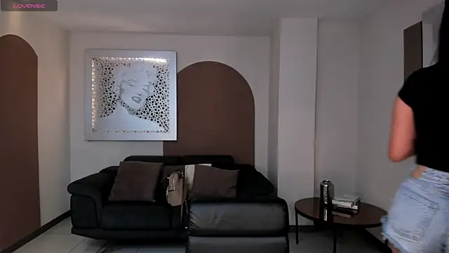 IsabellaHill  online show from December 2024 07:24:02 PM