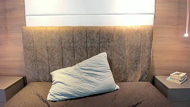 liz goth online show from March 2025 01:08:01 PM