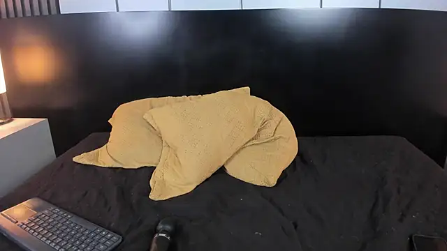 liz goth online show from February 2025 04:16:01 PM