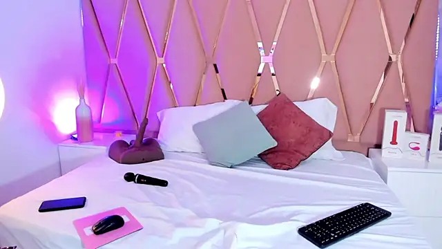 madyjames online show from October 2025 01:14:02 PM