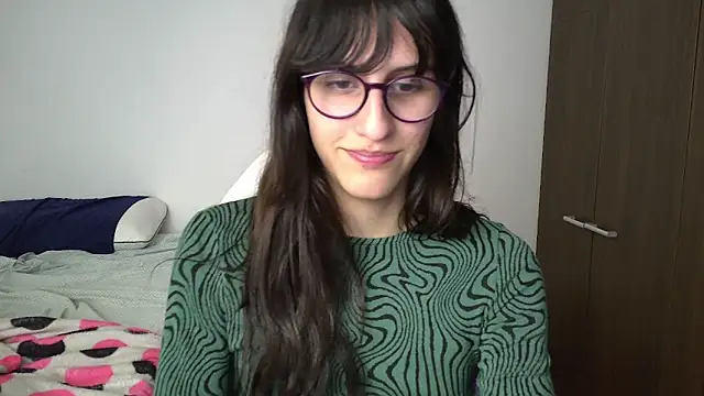 Snapshot of Alice_love29 chatting on December 2024 10:43:02 PM Alice love29 online show from December 2024 10:43:02 PM