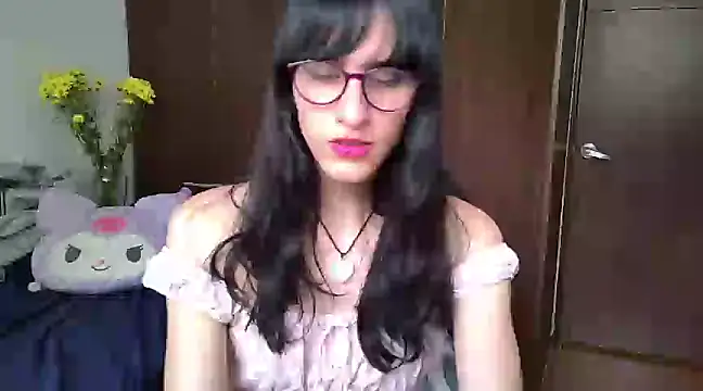 Snapshot of Alice_love29 chatting on February 2025 05:37:01 PM Alice love29 online show from February 2025 05:37:01 PM