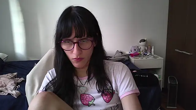 Snapshot of Alice_love29 chatting on January 2025 11:32:02 PM Alice love29 online show from January 2025 11:32:02 PM