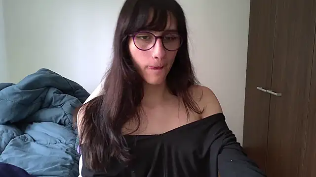 Snapshot of Alice_love29 chatting on December 2024 06:54:02 PM Alice love29 online show from December 2024 06:54:02 PM