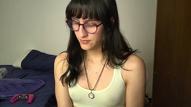 Snapshot of Alice_love29 chatting on January 2025 12:10:01 AM Alice love29 online show from January 2025 12:10:01 AM