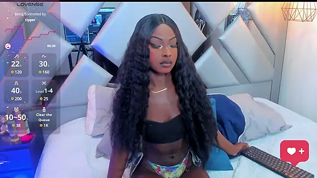 Snapshot of Nahomi-Hill chatting on March 2025 09:08:02 PM Nahomi-Hill online show from March 2025 09:08:02 PM