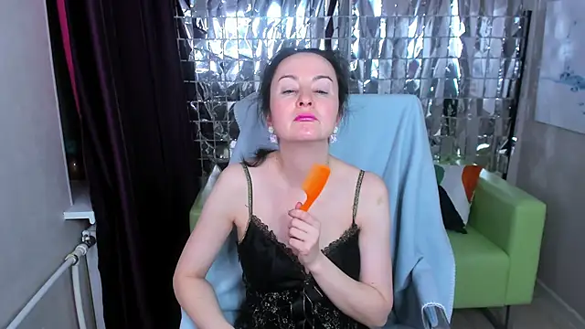 Ninasaaaa online show from February 2025 06:06:02 PM