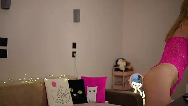 Snapshot of MayaRayy chatting on October 2025 01:02:02 AM MayaRayy online show from October 2025 01:02:02 AM