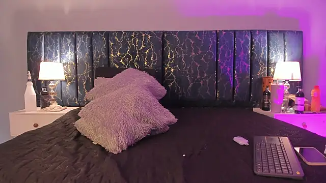 Sophia Lemos online show from November 2025 02:06:01 PM