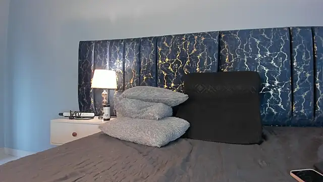 Sophia Lemos online show from December 2025 01:39:02 PM