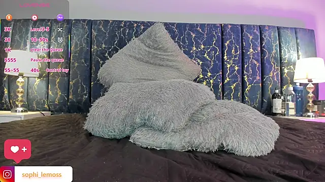 Sophia Lemos online show from November 2025 02:01:01 PM