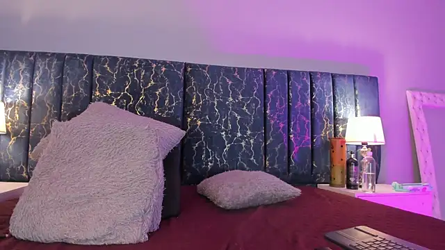 Sophia Lemos online show from November 2025 01:33:02 PM