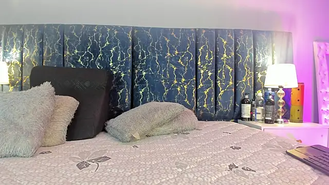 Sophia Lemos online show from November 2025 01:38:01 PM