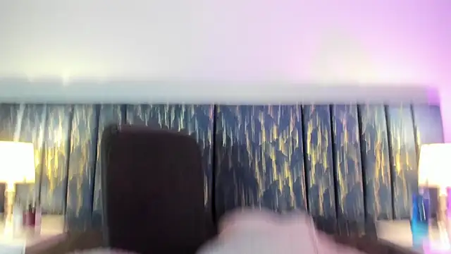 Sophia Lemos online show from November 2025 01:36:02 PM