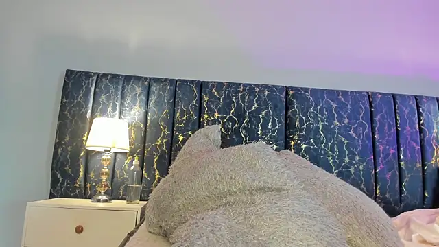 Sophia Lemos online show from December 2025 01:32:02 PM