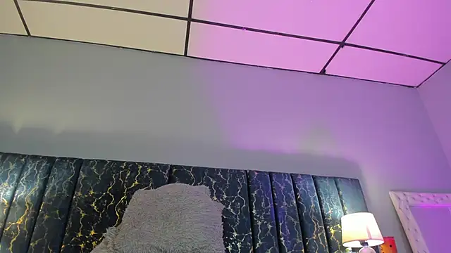 Sophia Lemos online show from November 2025 01:04:02 PM