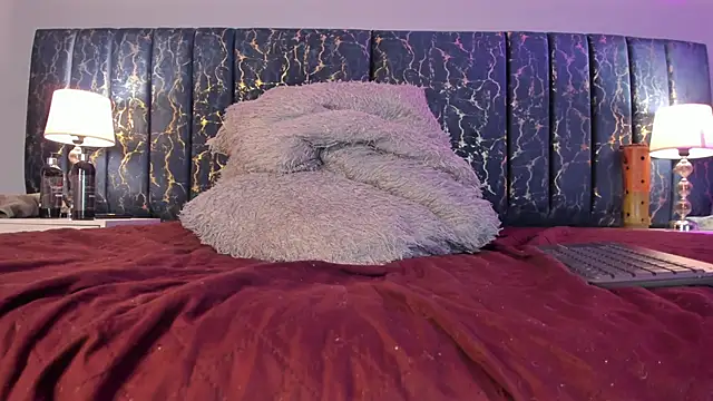 Sophia Lemos online show from November 2025 01:32:02 PM