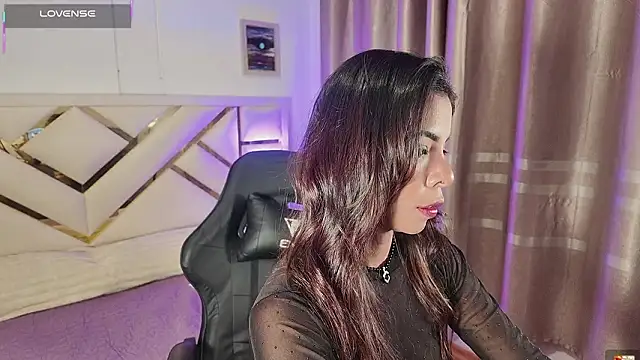 carolineamber  online show from March 2026 02:01:01 AM