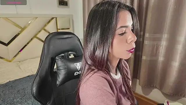 carolineamber  online show from April 2026 03:02:01 AM