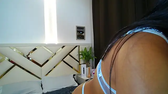 Snapshot of carolineamber_ chatting on February 2025 10:09:02 PM carolineamber online show from February 2025 10:09:02 PM